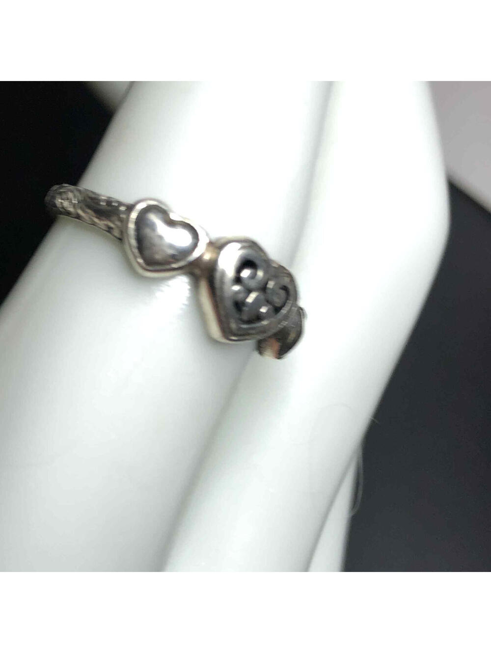 5205 Sterling signed ATI 925 Scrolled heart band ring Sz 7 (2.1 grams)